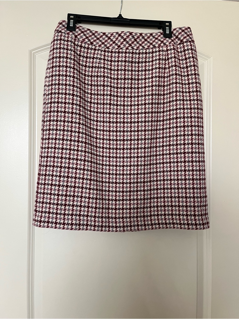 Chadwick’s of Boston Classic Houndstooth A-Line Skirt in Wine and Cream Size 10